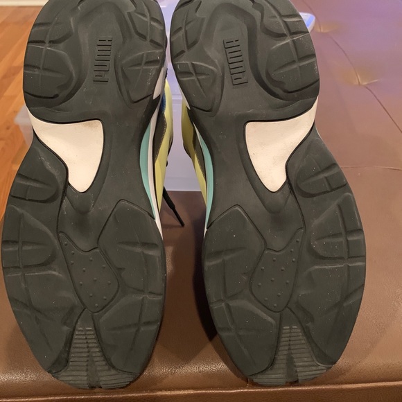 Puma - Picture 3 of 5